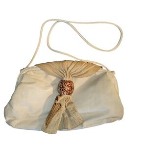 Vintage Clam Shell Design Purse with Leather Snake Skin Shell Cream Tan